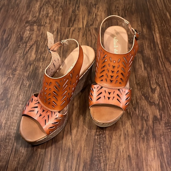 Altar'd State Cognac Wedges - Picture 3 of 11